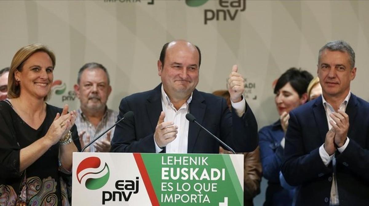 El presidente del PNV, Andoni Ortuzar, en una imagen del 2015, junto al lendakari, Íñigo Urkullu.