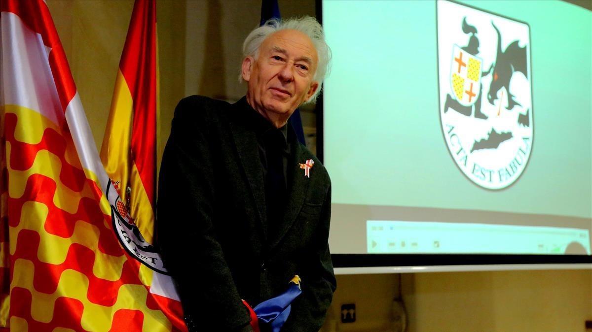 Albert Boadella, caracterizado como presidente de Tabarnia, en una rueda de prensa en Madrid.