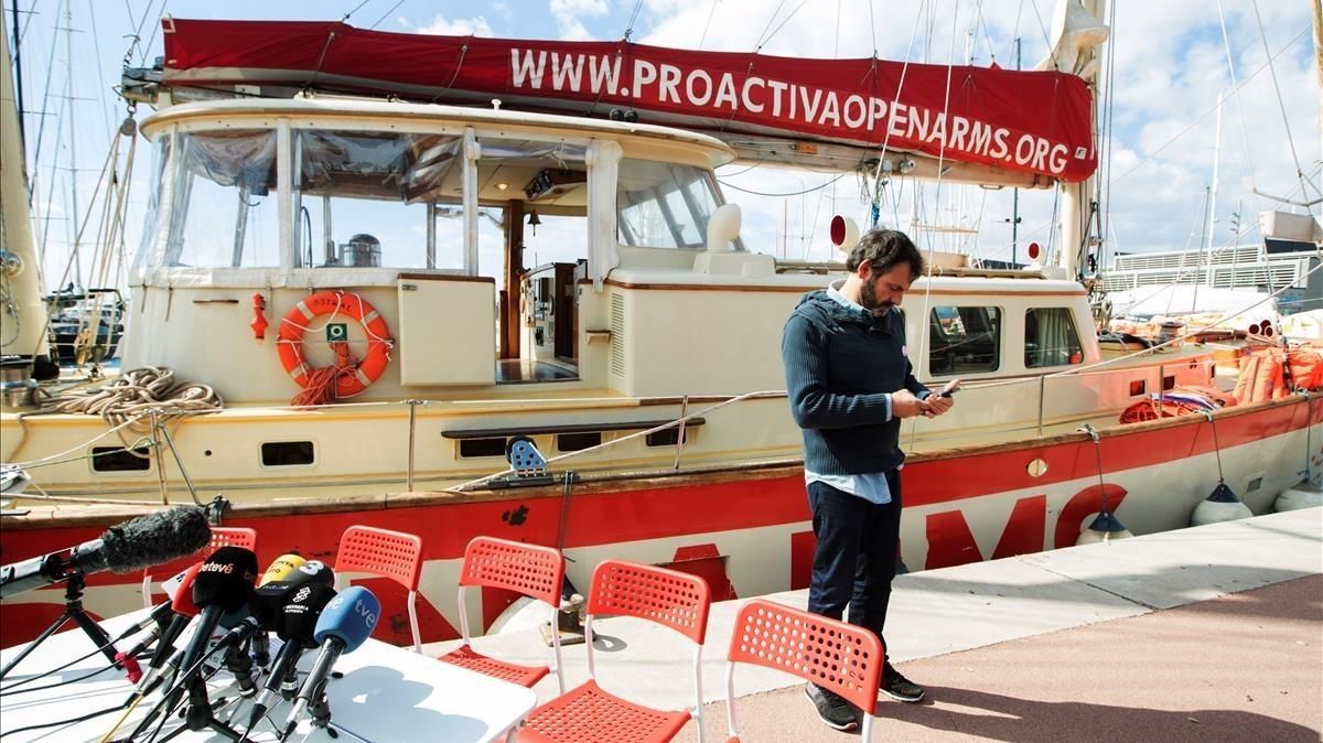 Òscar Camps, fundador y director de Proactiva Open Arms, antes de la rueda de prensa que se ha celebrado este jueves en Badalona. Òscar Camps, fundador y director de Proactiva Open Arms, antes de la rueda de prensa que se ha celebrado este jueves en Badalona.