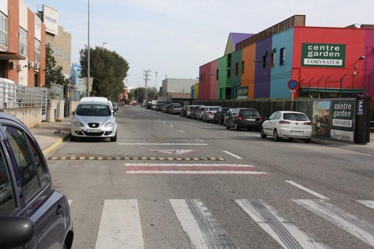 Punto del accidente en Cornellà donde este lunes falleció un ciclista atropellado por un camión. Punto del accidente en Cornellà donde este lunes falleció un ciclista atropellado por un camión.