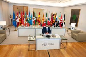 Pedro Sánchez, durante la reunión telemática de la XXII Conferencia de Presidentes, con los ministros de Hacienda, Política Territorial y Sanidad, este 4 de septiembre en la Moncloa. 