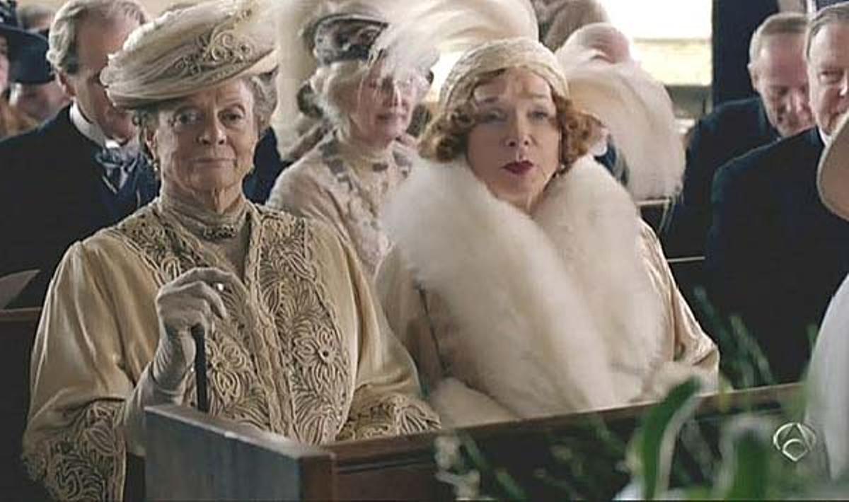 Maggie Smith y Shirley MacLaine, en `Downton Abbey¿ (A-3).