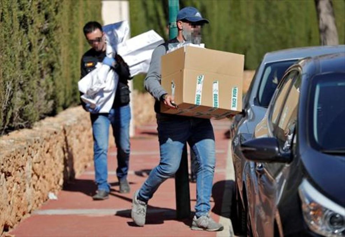La Guardia Civil, durante la detención de Semedo en València. La Guardia Civil, durante la detención de Semedo en València.