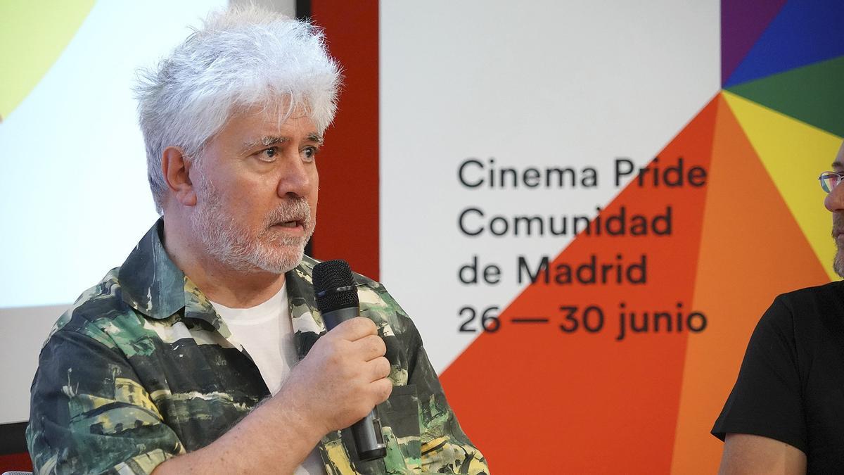 Fotografía facilitada por la Comunidad de Madrid del cineasta Pedro Almodóvar durante la presentación de su película La mala educación en el festival de cine de temática LGTB Cinema Pride en 2017. EFE