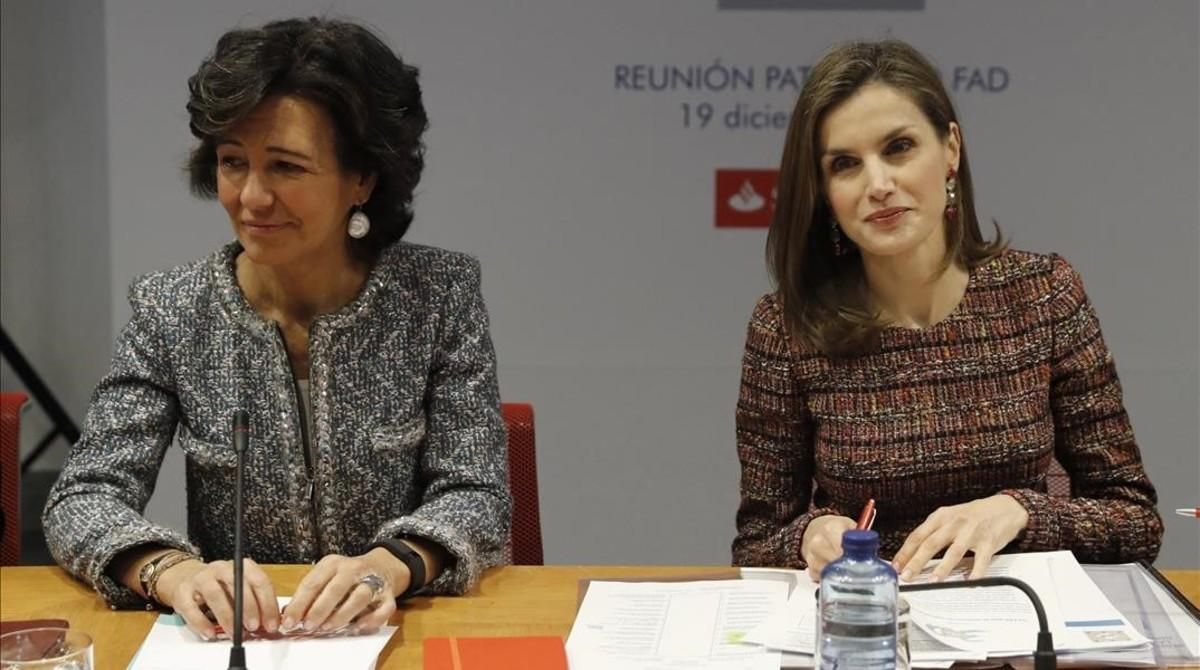 La reina Letizia y la presidenta del Banco Santander, Ana Botín, durante la reunión del Patronato de la FAD. La reina Letizia y la presidenta del Banco Santander, Ana Botín, durante la reunión del Patronato de la FAD.