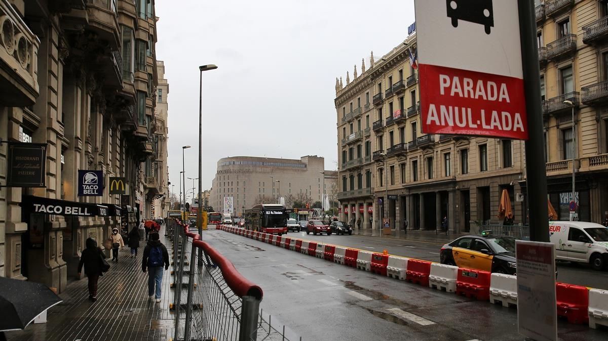 La ronda Universitat sin las paradas de bus. La ronda Universitat sin las paradas de bus.