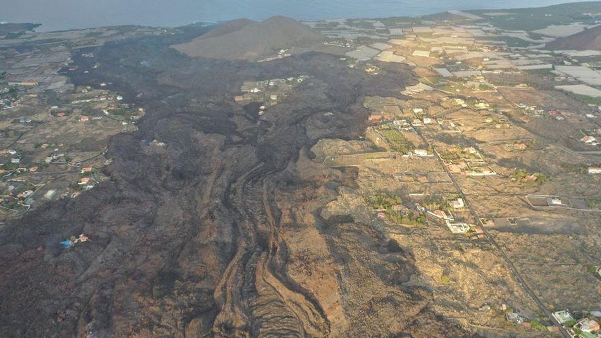 La Palma teme que la lava entierre su cementerio La Palma teme que la lava entierre su cementerio