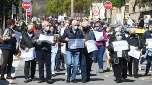 Manifestación en Cabrils para pedir el retorno del médico al CAP de la localidad.