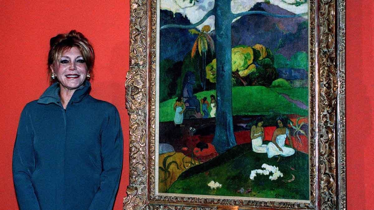 Carmen Cervera, baronesa Thyssen, junto al ’Mata Mua’ de Gauguin, en 1999.