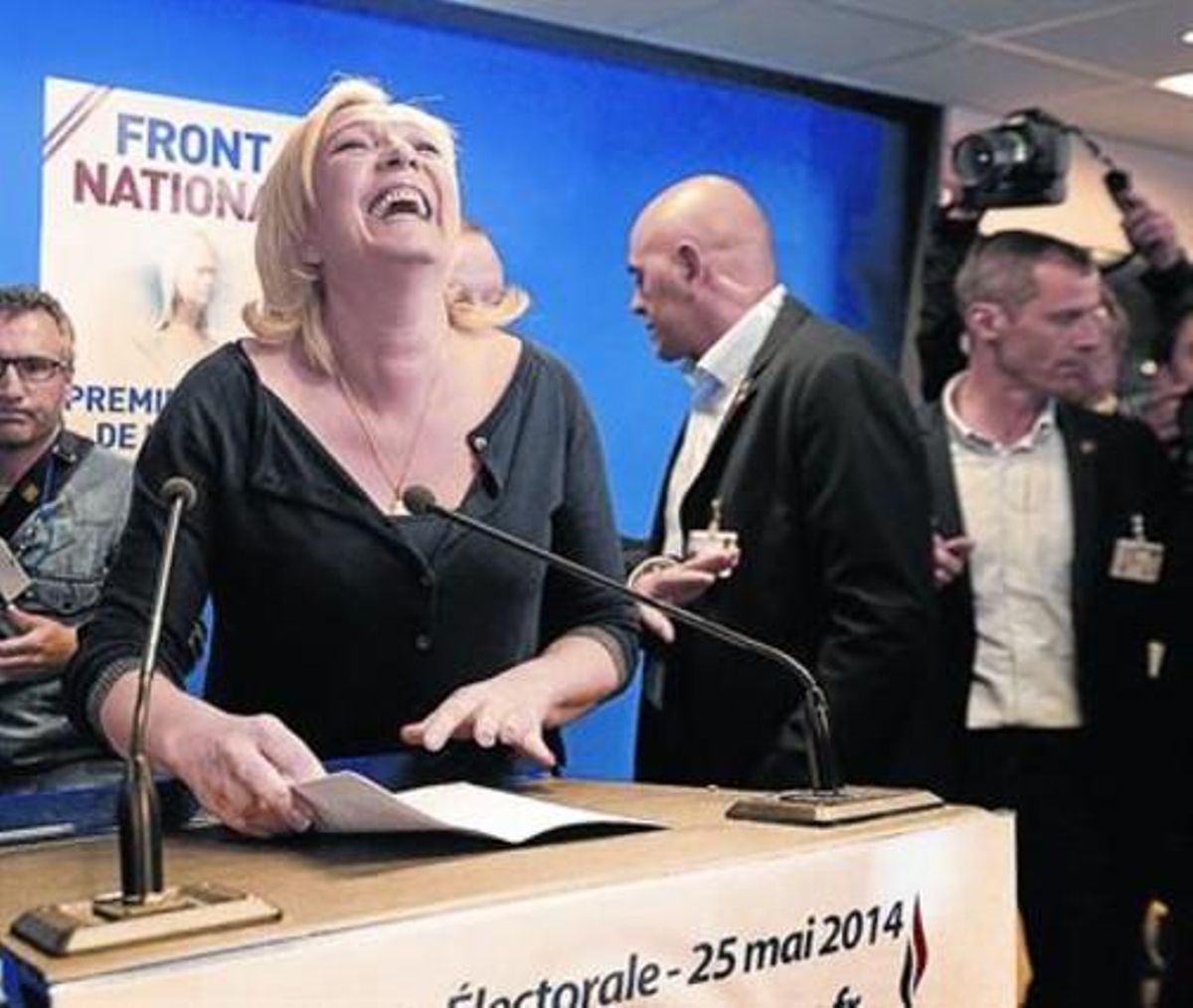 Marine Le Pen, tras conocer su triunfo, el domingo, en Nanterre. Marine Le Pen, tras conocer su triunfo, el domingo, en Nanterre.