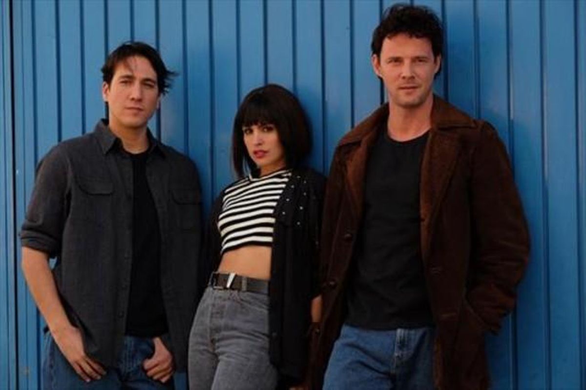 Alberto Ammann, Verónica Echegui i Eloy Azorín, protagonistes de la sèrie d’Atresmedia ’Apaches’. Alberto Ammann, Verónica Echegui i Eloy Azorín, protagonistes de la sèrie d’Atresmedia ’Apaches’.