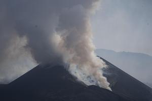 Se abre un nuevo foco emisor del volcán de La Palma y crea otra colada de magma