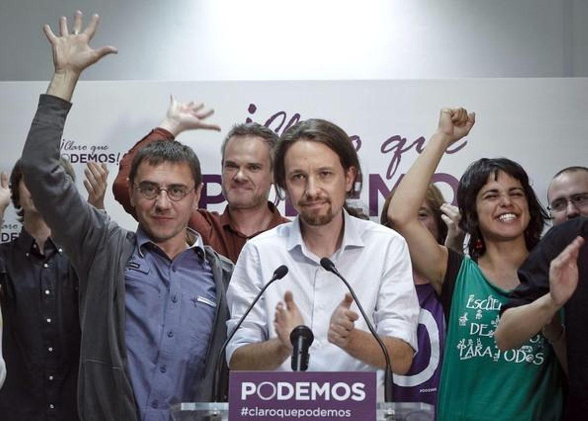 Pablo Iglesias saluda a simpatizantes de Podemos tras conocer los resultados de las elecciones europeas, en mayo del 2014. Pablo Iglesias saluda a simpatizantes de Podemos tras conocer los resultados de las elecciones europeas, en mayo del 2014.