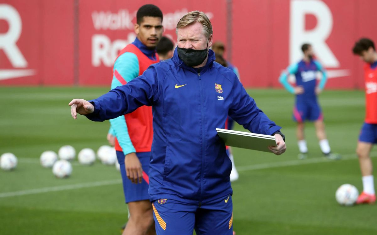 Koeman dirige al Barça en un entrenamiento en la ciudad deportiva de Sant Joan Despí. Koeman dirige al Barça en un entrenamiento en la ciudad deportiva de Sant Joan Despí.