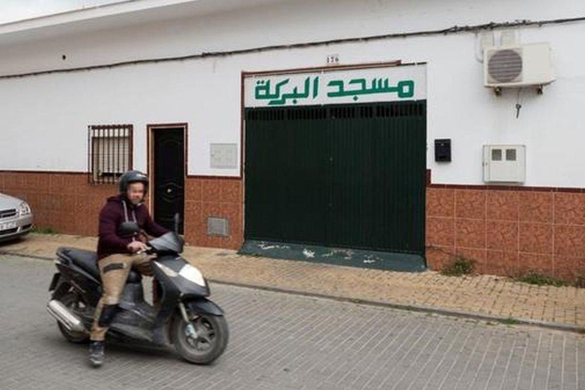 Mezquita del barrio de Sevilla donde rezaba el presunto yihadista. Mezquita del barrio de Sevilla donde rezaba el presunto yihadista.