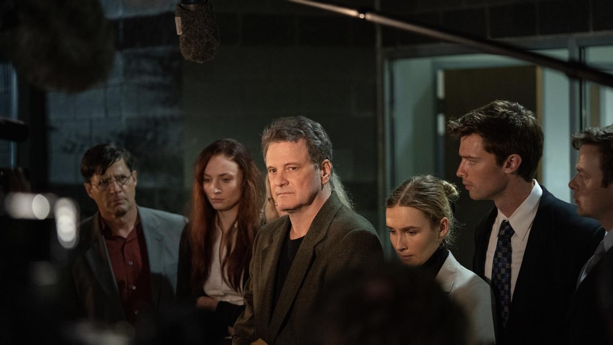 Colin Firth, en el centro, como el Michael Peterson de ’The staircase’.