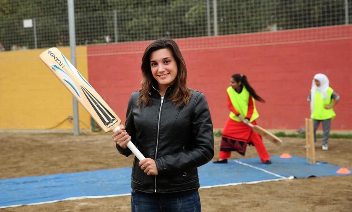 Aïna Coscollola, una psicóloga que hamontado un equipo de criquet femenino con chicas paquistanís. Aïna Coscollola, una psicóloga que hamontado un equipo de criquet femenino con chicas paquistanís.