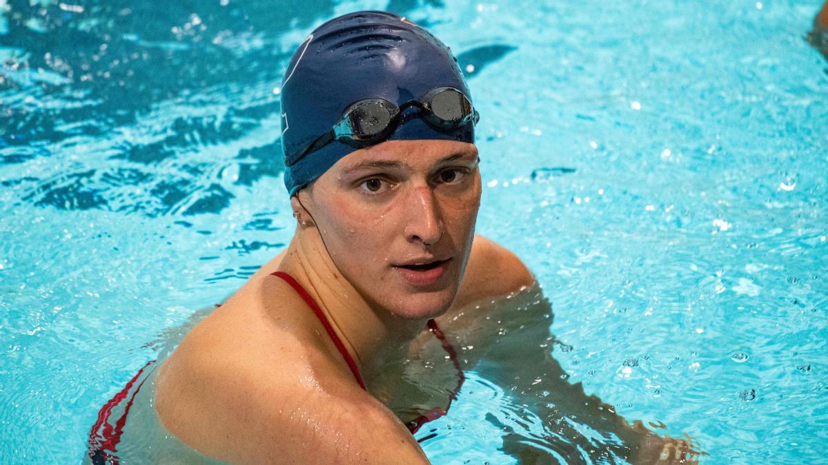 Un equip femení de natació exigeix que s’exclogui una transgènere