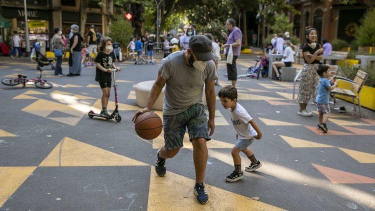 Un 63,7 % de los barceloneses y barcelonesas creen que la ciudad mejorará. Un 63,7 % de los barceloneses y barcelonesas creen que la ciudad mejorará.