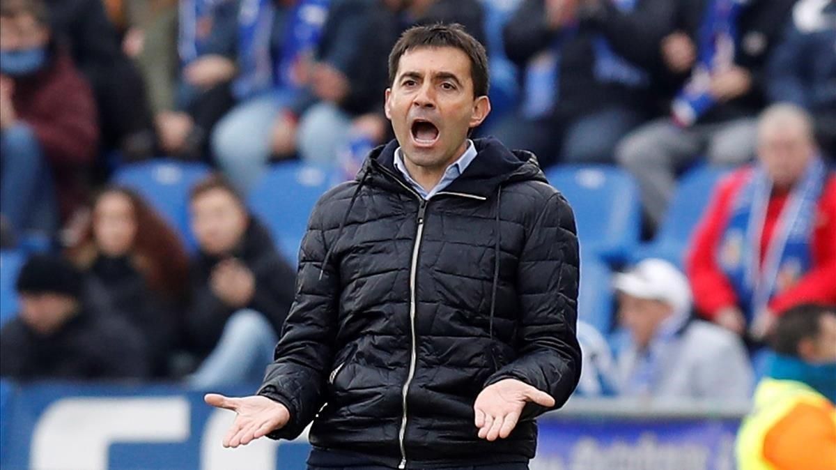 Asier Garitano da instrucciones durante un partido en Getafe. Asier Garitano da instrucciones durante un partido en Getafe.