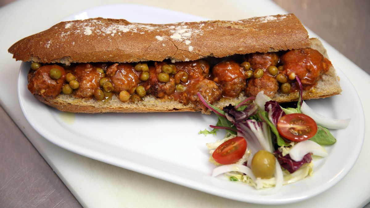 Bocadillo de albóndigas de Bar Bodega Can Ros. Bocadillo de albóndigas de Bar Bodega Can Ros.