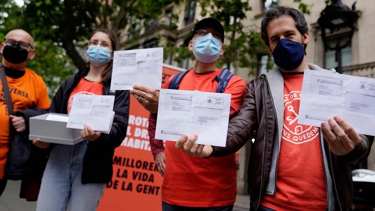 Activistas del Sindicat de Llogateres de Barcelona en un acto el pasaso mes de mayo. Activistas del Sindicat de Llogateres de Barcelona en un acto el pasaso mes de mayo.