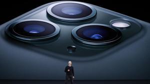 El consejero delegado de Apple, Tim Cook, presenta los nuevos iPhone 11 Pro.