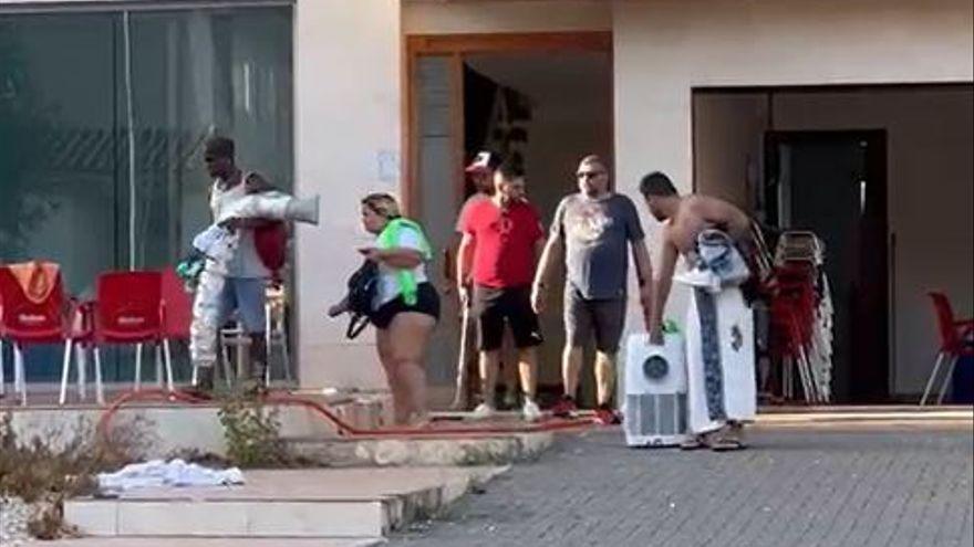 Desalojos de okupas en Murcia | Una familia consigue desalojar a los okupas  de su casa: "No se os ocurra volver, a partir de mañana hay cámaras"