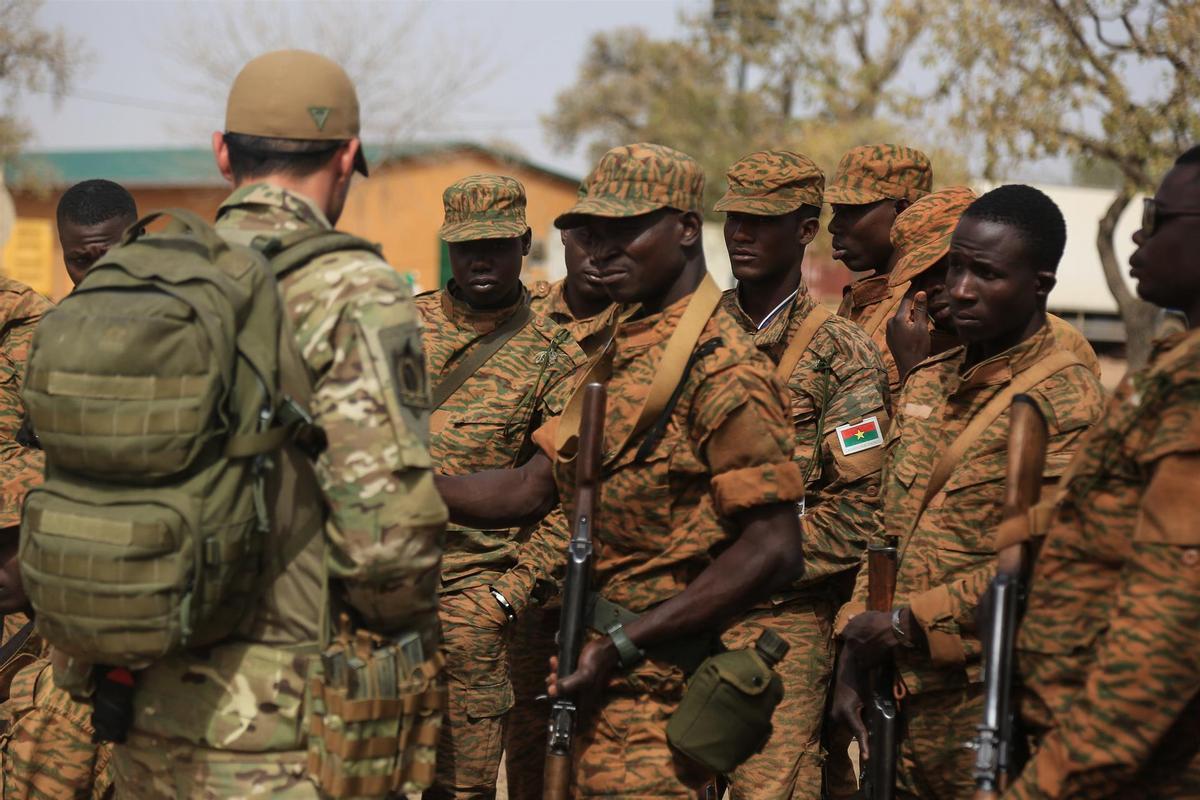 Un grupo de soldados del Ejército de Burkina Faso, en imagen de archivo.