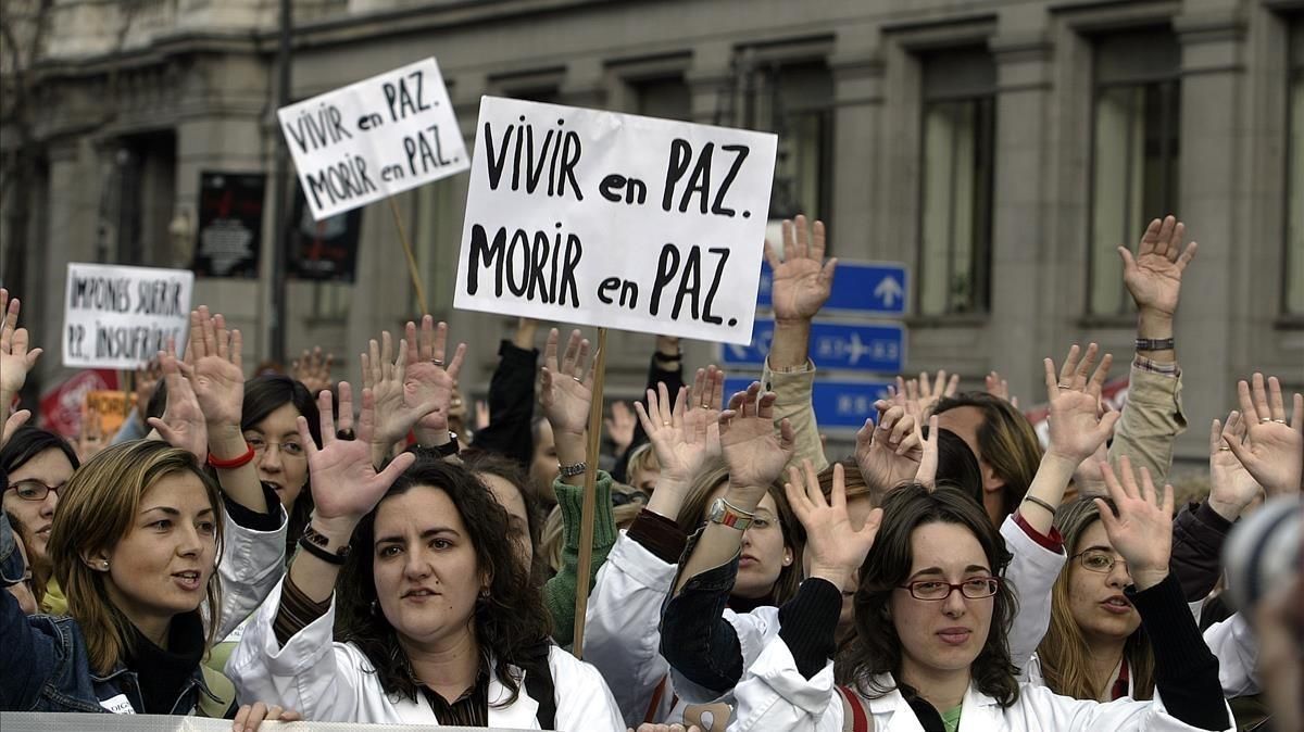 Manifestación en Madrid en defensa del derecho a morir con dignidad. Manifestación en Madrid en defensa del derecho a morir con dignidad.