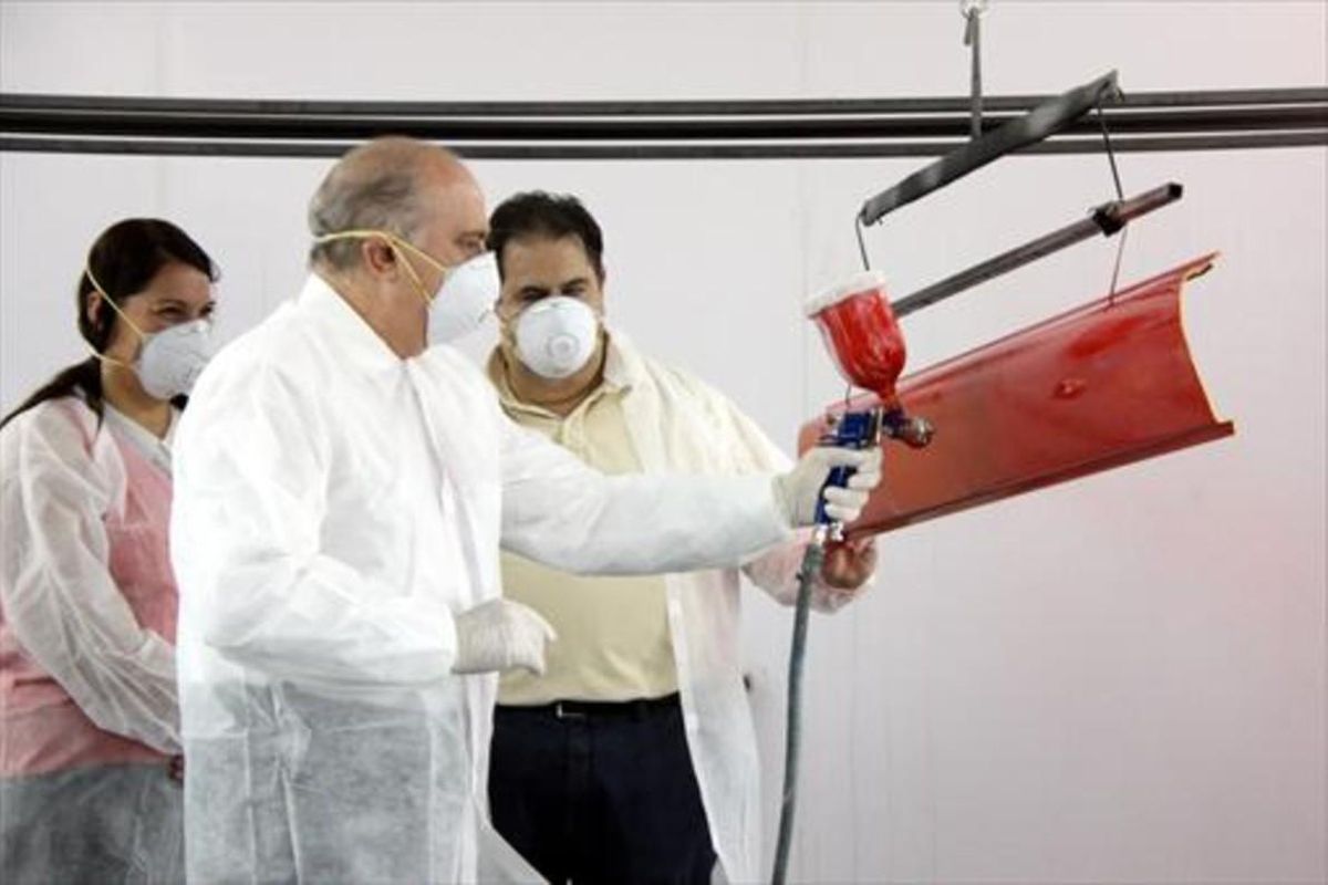 Jorge Fernández Díaz, durante su visita a la fábrica Pinter. Jorge Fernández Díaz, durante su visita a la fábrica Pinter.