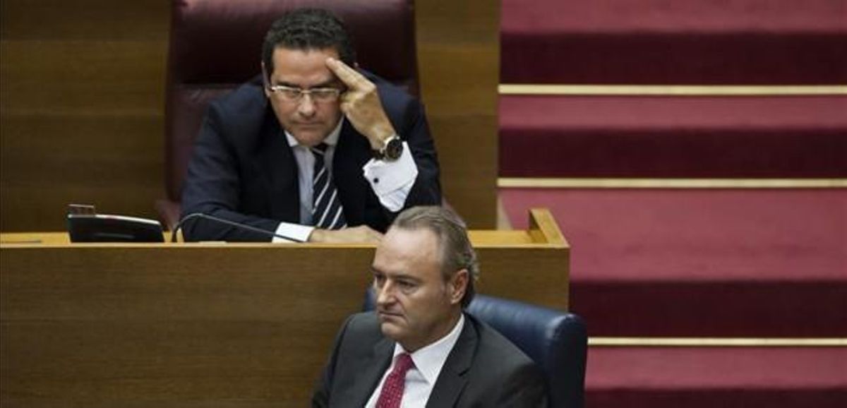 El portavoz del PP en el Parlamento valenciano, Jorge Bellver, y el presidente Alberto Fabra, en una imagen de archivo. El portavoz del PP en el Parlamento valenciano, Jorge Bellver, y el presidente Alberto Fabra, en una imagen de archivo.