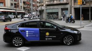 Herido en Barcelona el pasajero de un taxi al chocar contra un Cabify con el conductor drogado