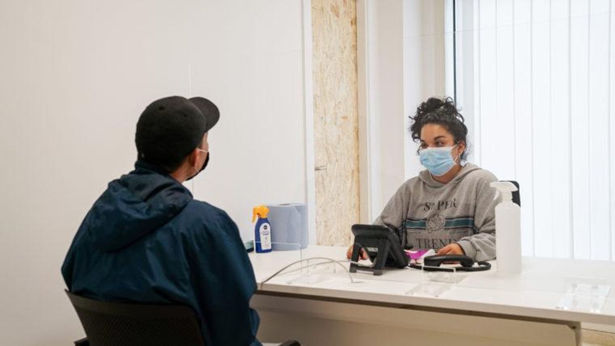 Un total de cuatro entidades ofrecen apoyo a las personas refugiadas en Barcelona. Un total de cuatro entidades ofrecen apoyo a las personas refugiadas en Barcelona.