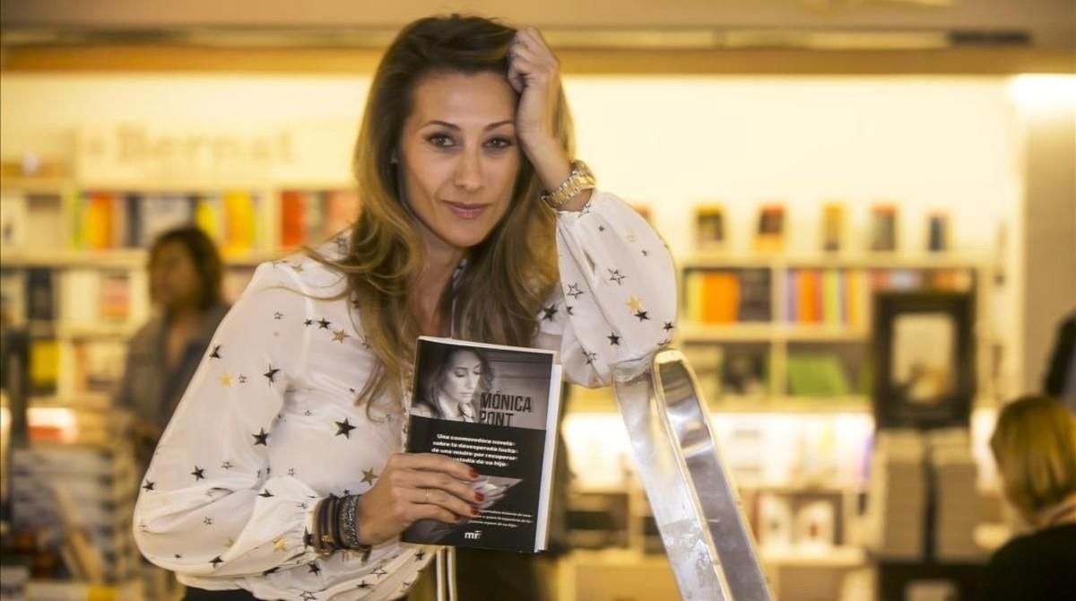 Mónica Pont, con su libro ’No estás sola!’. Mónica Pont, con su libro ’No estás sola!’.