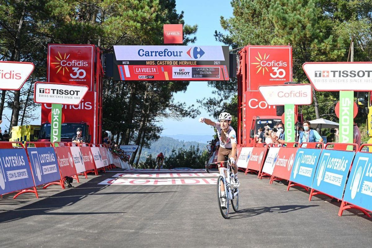 Clément Champoussin logra la victoria en la penúltima etapa de la Vuelta. Clément Champoussin logra la victoria en la penúltima etapa de la Vuelta.