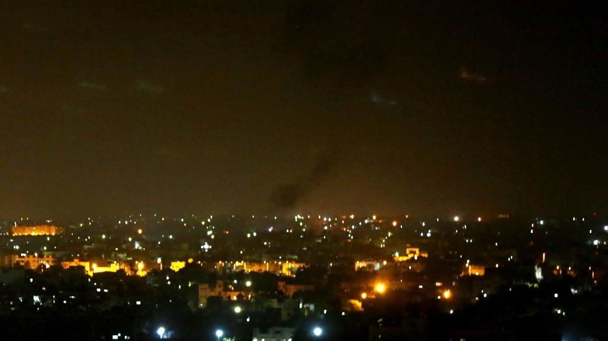Ataque israelí al pueblo Deir al-Balah, en la franja de Gaza el martes 21 de octubre del 2020. Ataque israelí al pueblo Deir al-Balah, en la franja de Gaza el martes 21 de octubre del 2020.