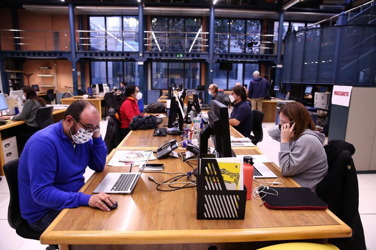 Los diseñadores de EL PERIÓDICO en la redacción Los diseñadores de EL PERIÓDICO en la redacción