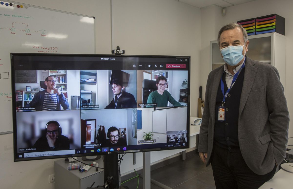 El consejero delegado de Nouss Intelligence, Fernando Guerrero, junto a varios miembros de la empresa en el transcurso de una videoconferencia. El consejero delegado de Nouss Intelligence, Fernando Guerrero, junto a varios miembros de la empresa en el transcurso de una videoconferencia.