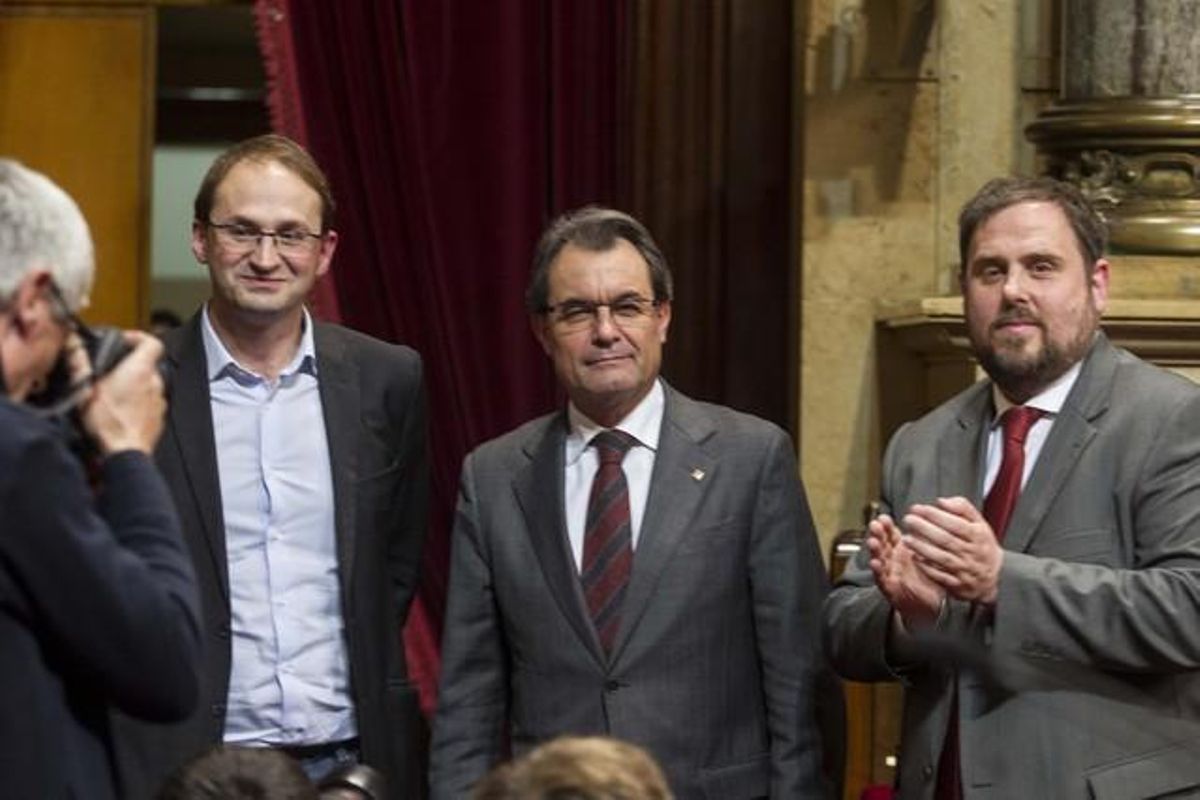 Herrera, Mas y Junqueras, en el Parlament, el pasado día 23. Herrera, Mas y Junqueras, en el Parlament, el pasado día 23.