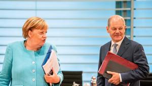 Imagen de de archivo de la cancillera Angela Merkel y el ministro de finanzas Olaf Scholz, en una reunión en Berlín.