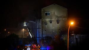 Incendio en una nave ocupada en la Calle Tortosa de Badalona