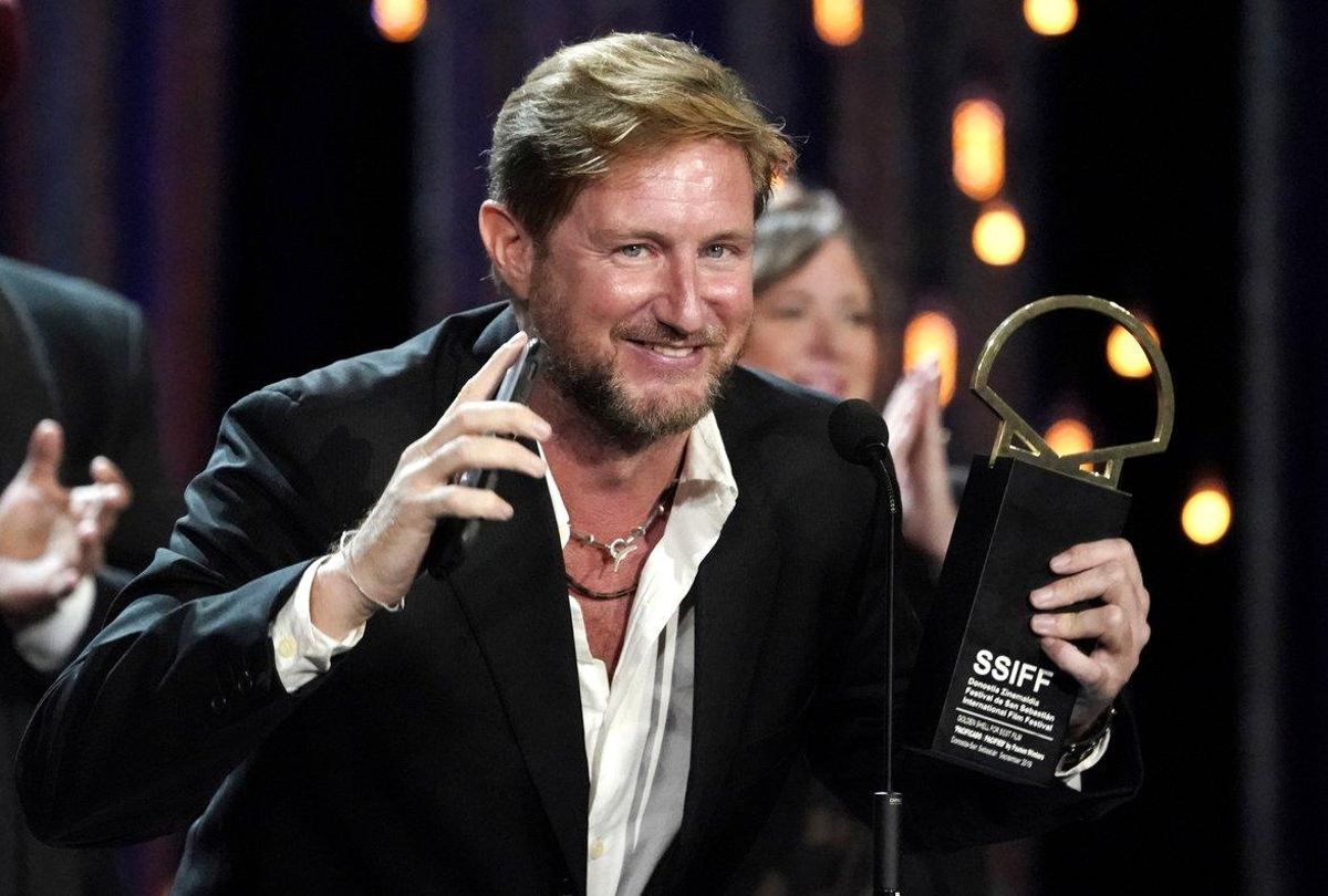 El actor Paxton Winters gana la Concha de Oro como mejor película por ’Pacificado’. El actor Paxton Winters gana la Concha de Oro como mejor película por ’Pacificado’.