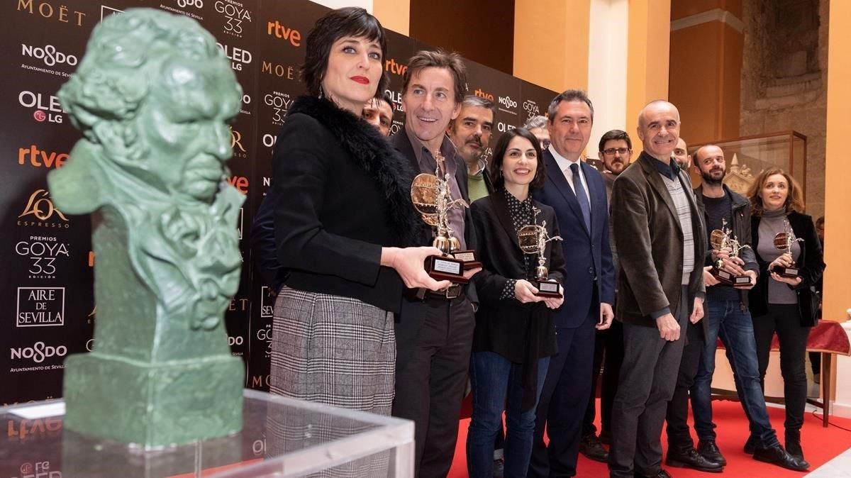 El alcalde Sevilla, con representantes del cine andaluz y los nominados andaluces a los Goya, este viernes. El alcalde Sevilla, con representantes del cine andaluz y los nominados andaluces a los Goya, este viernes.