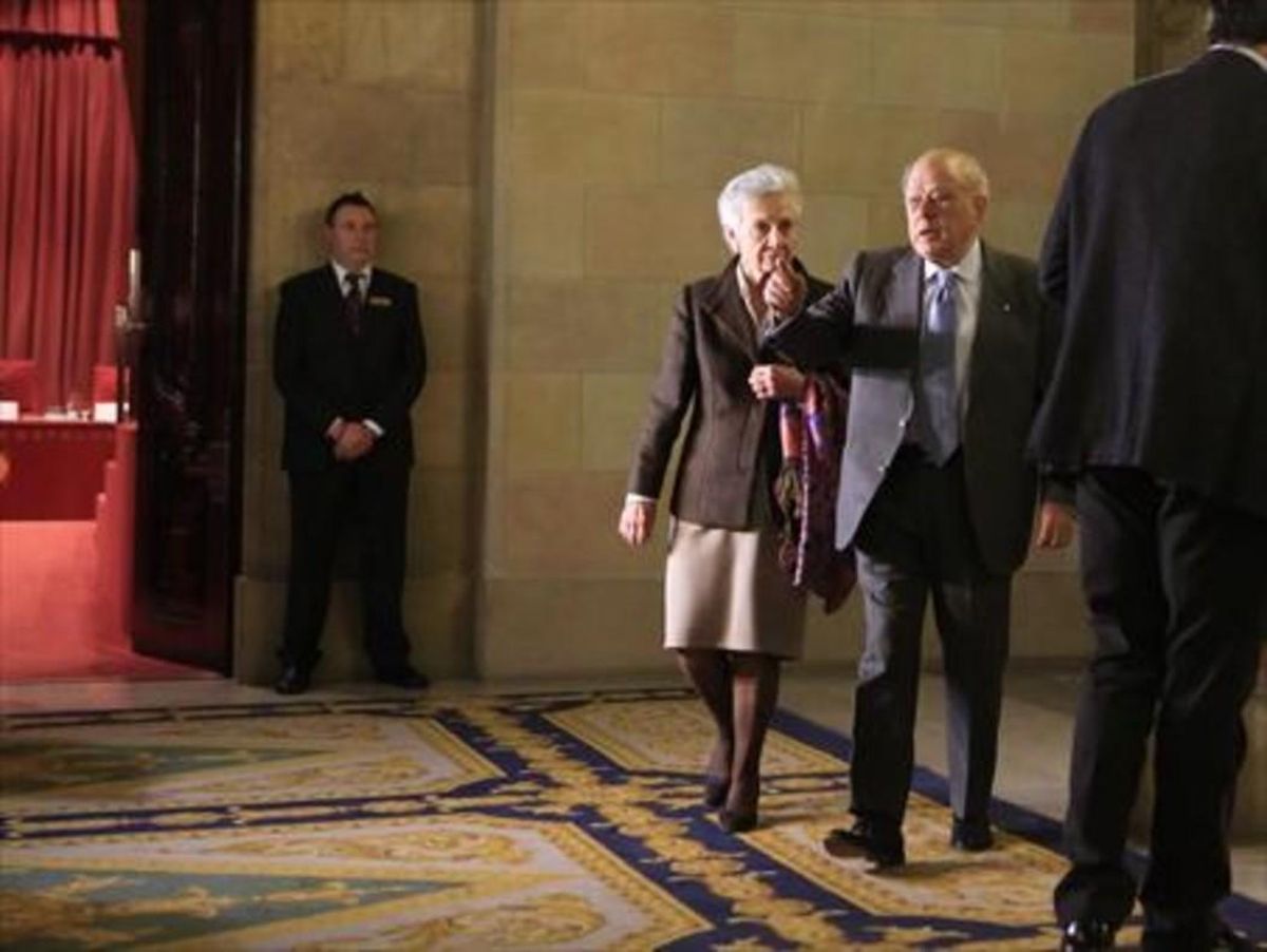 Marta Ferrusola y Jordi Pujol se dirigen a la Comisión de Investigación del Parlament, en febrero del 2015. Marta Ferrusola y Jordi Pujol se dirigen a la Comisión de Investigación del Parlament, en febrero del 2015.