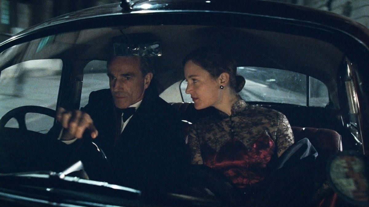 Daniel Day-Lewis y Vicky Krieps, en un fotograma de ’El hilo invisible’, de Paul Thomas Anderson Daniel Day-Lewis y Vicky Krieps, en un fotograma de ’El hilo invisible’, de Paul Thomas Anderson