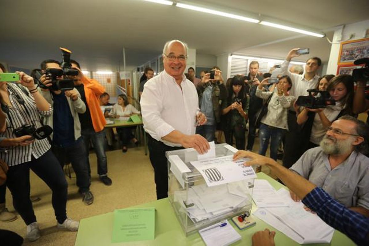 Lluís Rabell vota en el CEIP Diputació de Barcelona. Lluís Rabell vota en el CEIP Diputació de Barcelona.