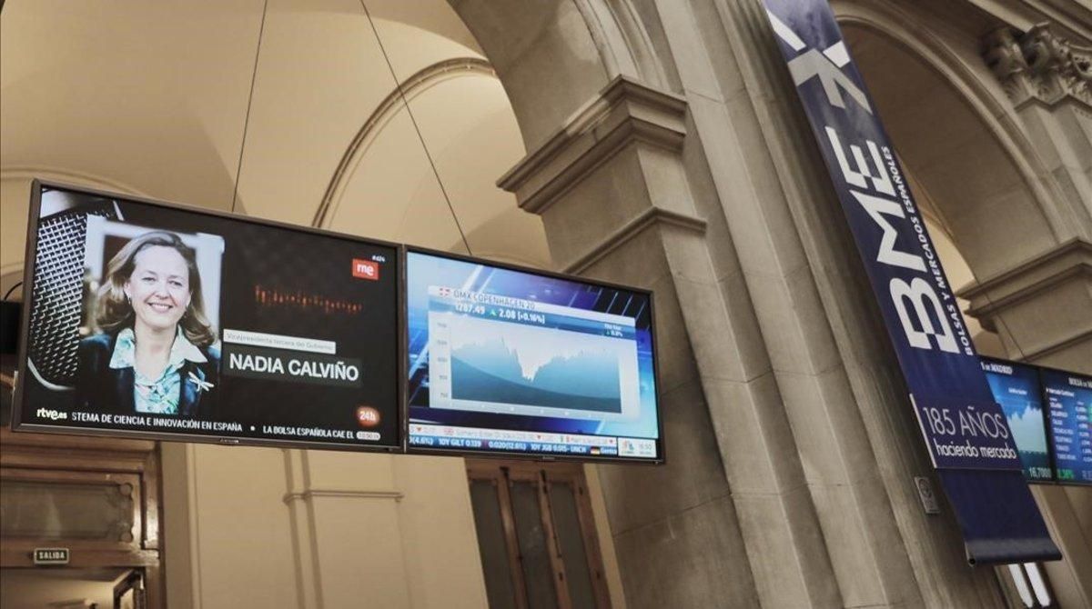 El televisor del Palacio de la Bolsa informa de la derrota de Calviño, ayer. El televisor del Palacio de la Bolsa informa de la derrota de Calviño, ayer.