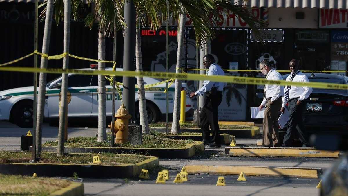 El lugar de Miami Dade donde se ha producido el tiroteo que ha acabado con dos muertos y 20 heridos. 