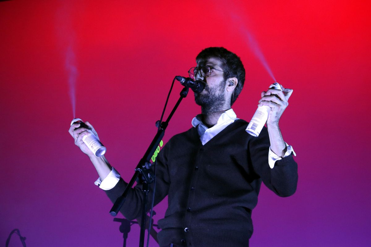 Guillem Gisbert, de Manel, canta ’Formigues en un concierto del grupo en Poble Espanyol (2019) Guillem Gisbert, de Manel, canta ’Formigues en un concierto del grupo en Poble Espanyol (2019)